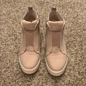 Beige heeled sneaker/boot